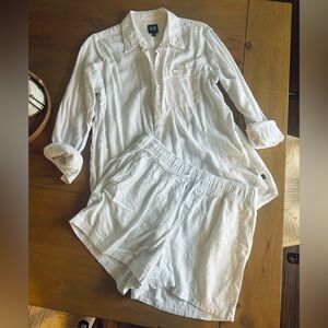 GAP Linen Blend Crisp White Shirt and Shorts Ensemble